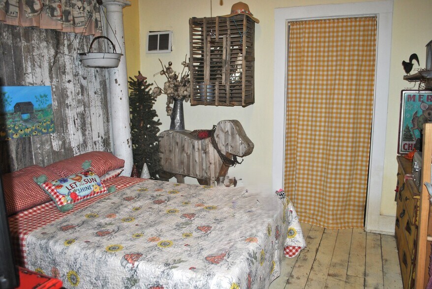 More Photos Of 209 W Main St, Circleville Storefront For Sale