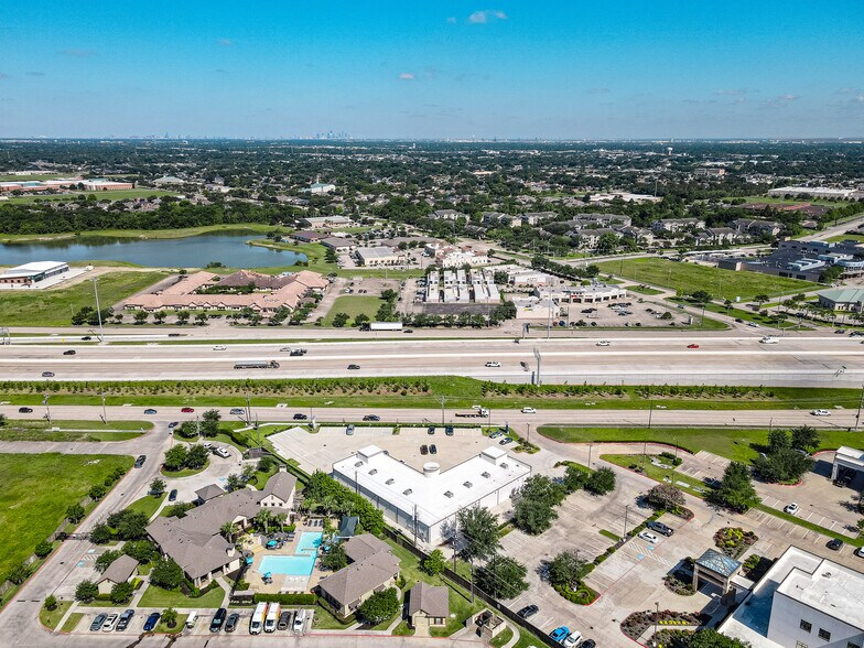 More Photos Of 4805 E Sam Houston Pky S, Pasadena Office For Sale