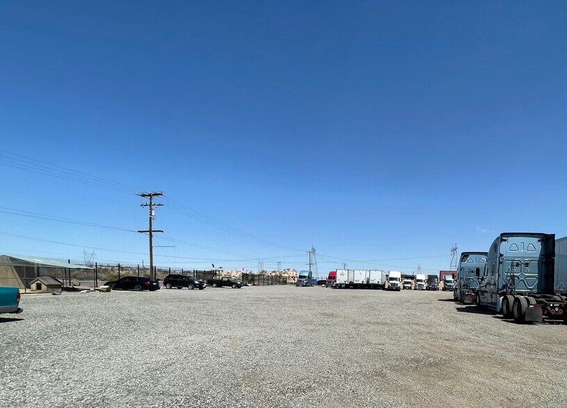 More Photos Of 17145 Gasline Rd, Victorville Land For Lease