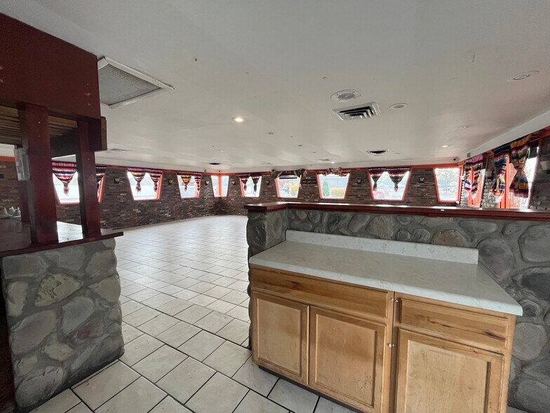 More Photos Of 1315 W Garfield Ave, Peoria Restaurant For Lease