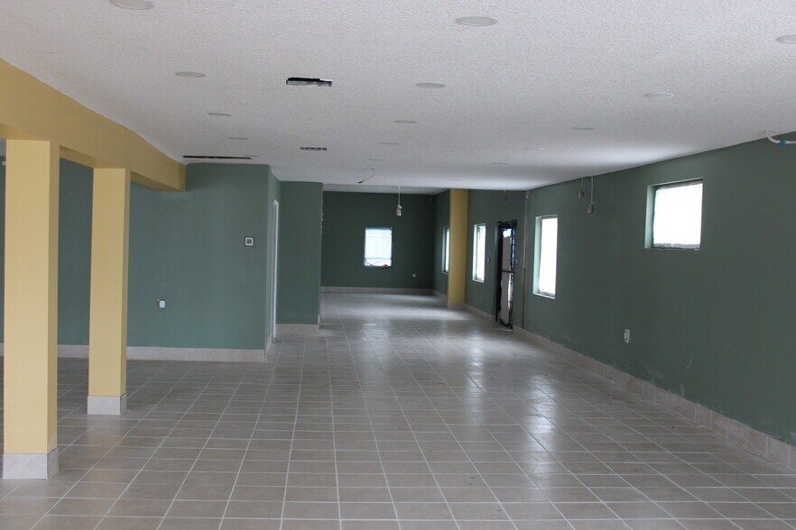 More Photos Of 2180 Hercules Ave, Clearwater Freestanding For Lease