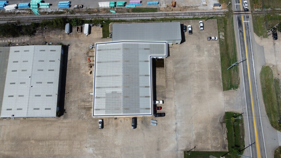 More Photos Of 1201 E Lake Francis Dr, Siloam Springs Warehouse For Lease