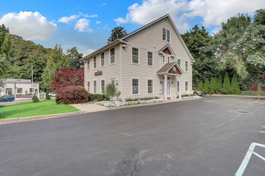 More Photos Of 907 Main St, Port Jefferson Office For Lease