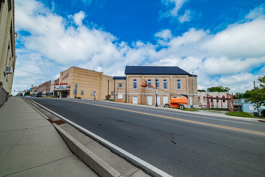 More Photos Of 117 1st Ave NE, Winchester General Retail For Sale