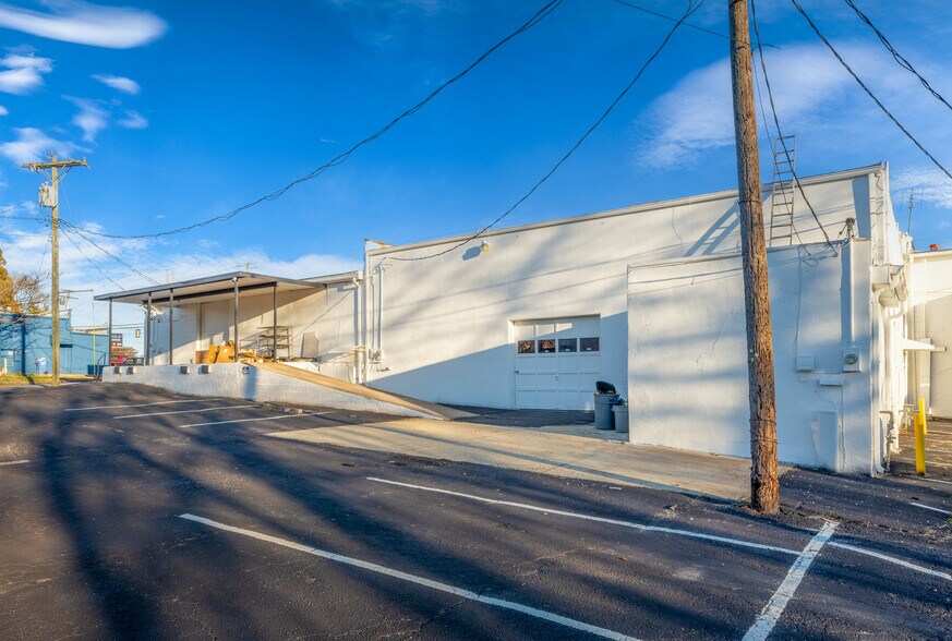 More Photos Of 1823-1841 Wade Hampton Blvd, Greenville Unknown For Lease