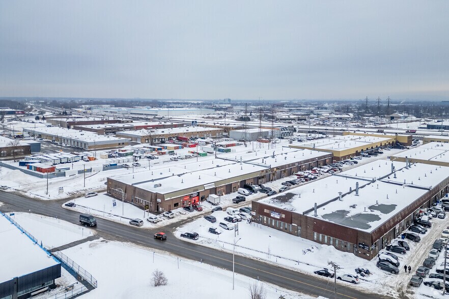 More Photos Of 1416-1522 Rue Berlier, Laval Warehouse For Lease