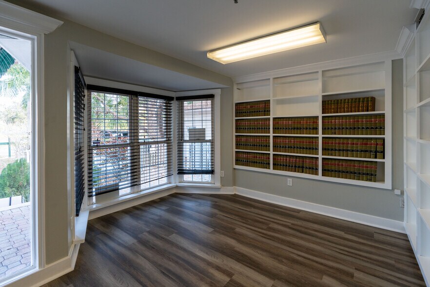 More Photos Of 216 Mirror Lake Dr N, Saint Petersburg Office For Lease