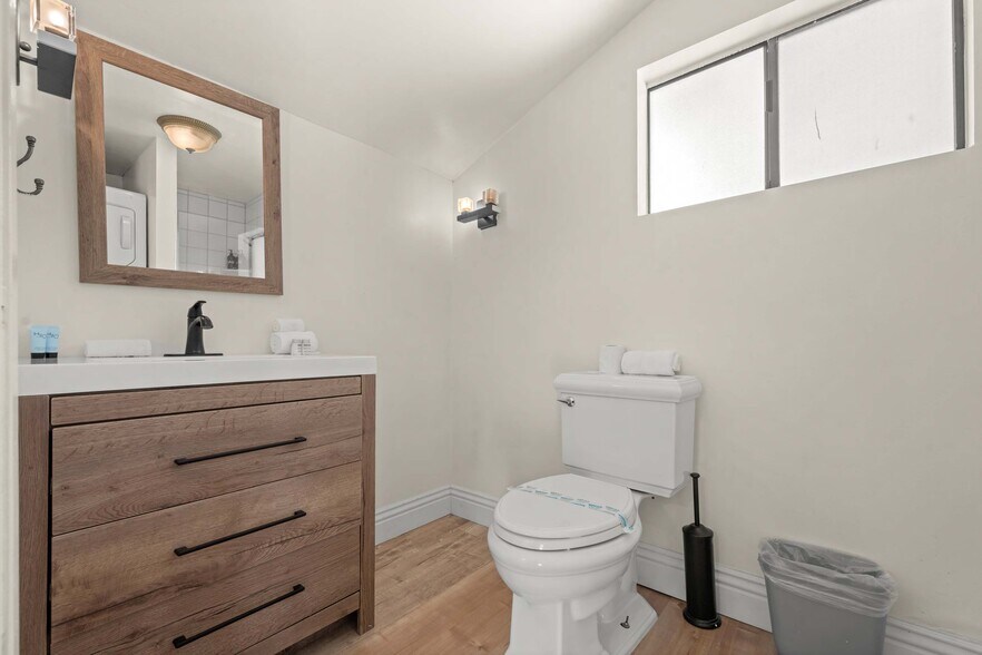 More Photos Of 5932 Lubao Ave, Woodland Hills Healthcare For Lease
