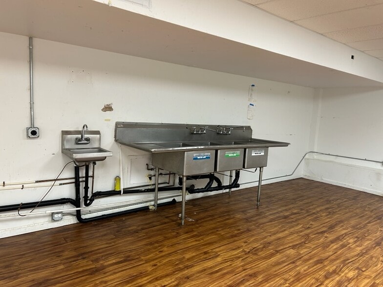 More Photos Of 3457 Waialae Ave, Honolulu Storefront For Lease