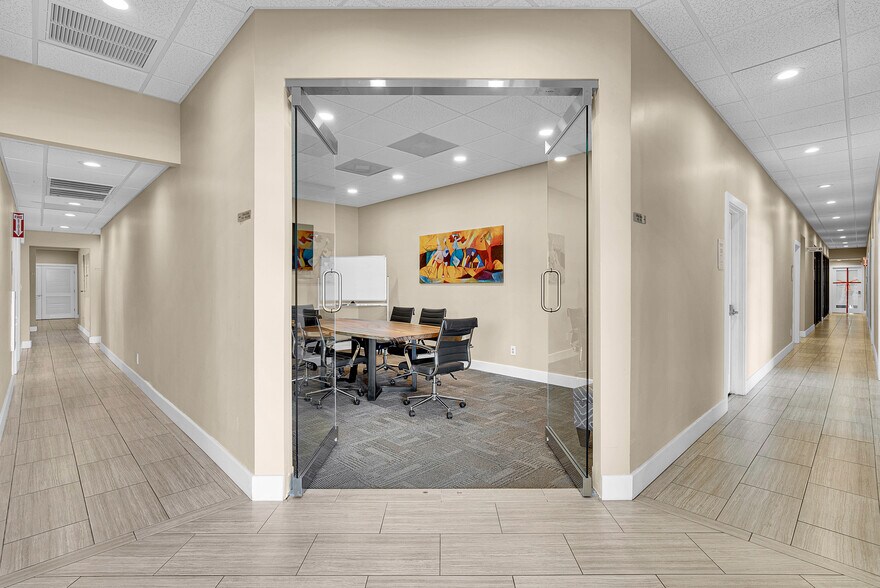 More Photos Of 5666 Seminole Blvd, Seminole Office For Sale
