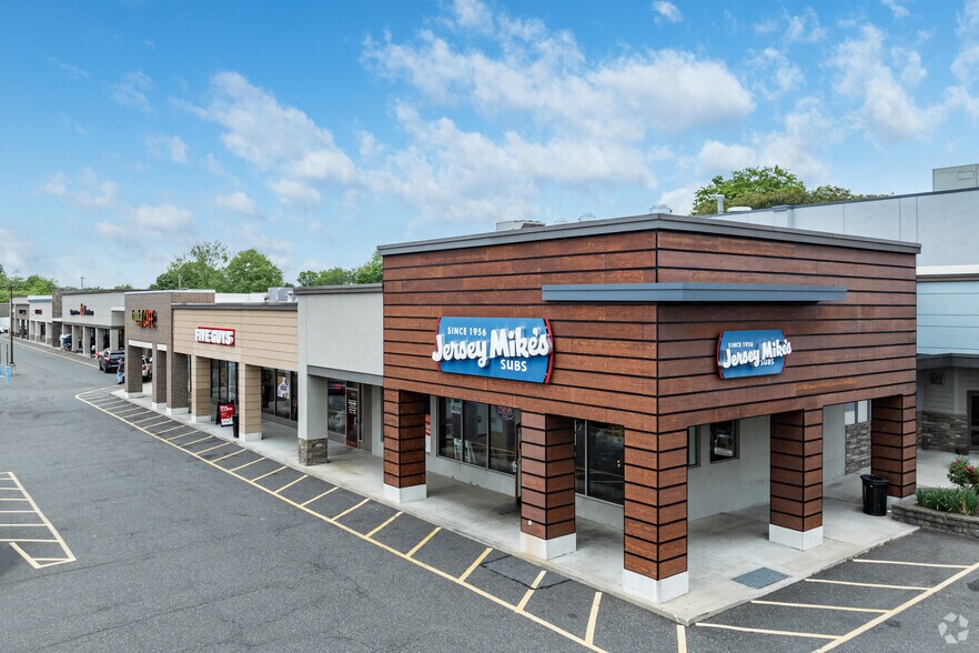 More Photos Of 2305-2349 Jericho Tpke, Garden City Park General Retail For Lease