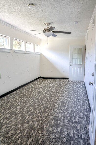 More Photos Of 6050 E Lancaster Ave, Fort Worth Office For Sale