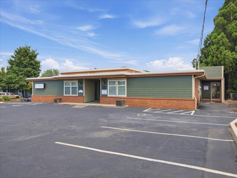 More Photos Of 950-960 Uglow Ave SE, Dallas Medical For Sale