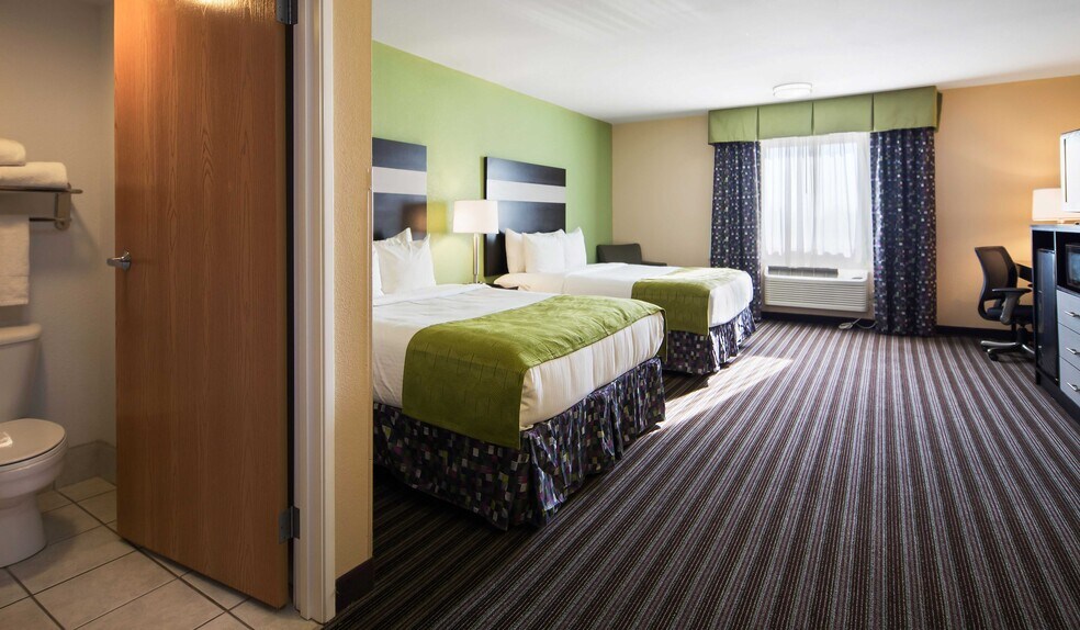 More Photos Of 206 S Cedar St, Borger Hotel For Sale