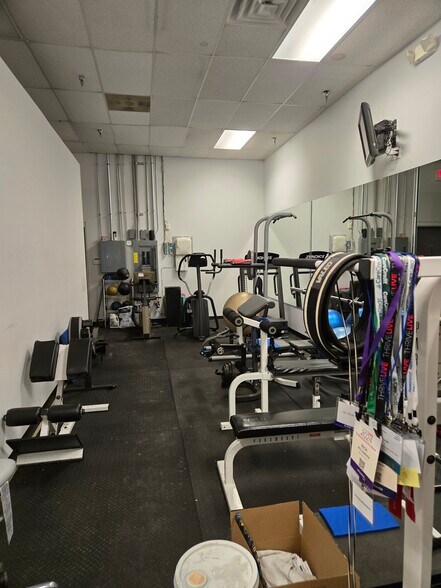 More Photos Of 5843 Transit Rd, Amherst Unknown For Lease