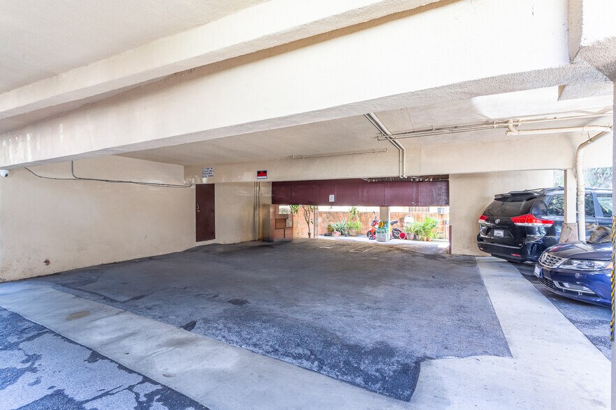 More Photos Of 3709 S Bentley Ave, Los Angeles Apartments For Sale