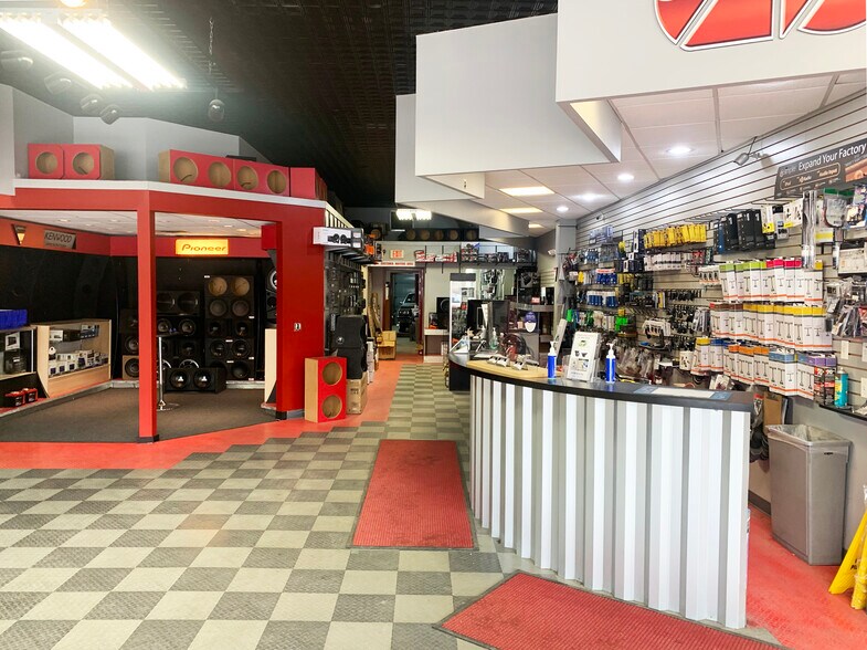 More Photos Of 7213 W Roosevelt Rd, Forest Park Storefront For Sale