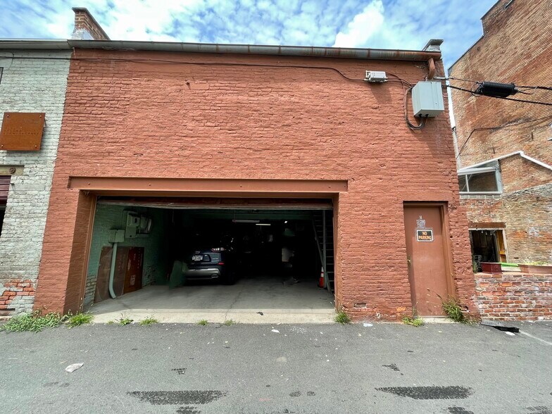 More Photos Of 14 2nd St, Troy Storefront Retail Residential For Lease