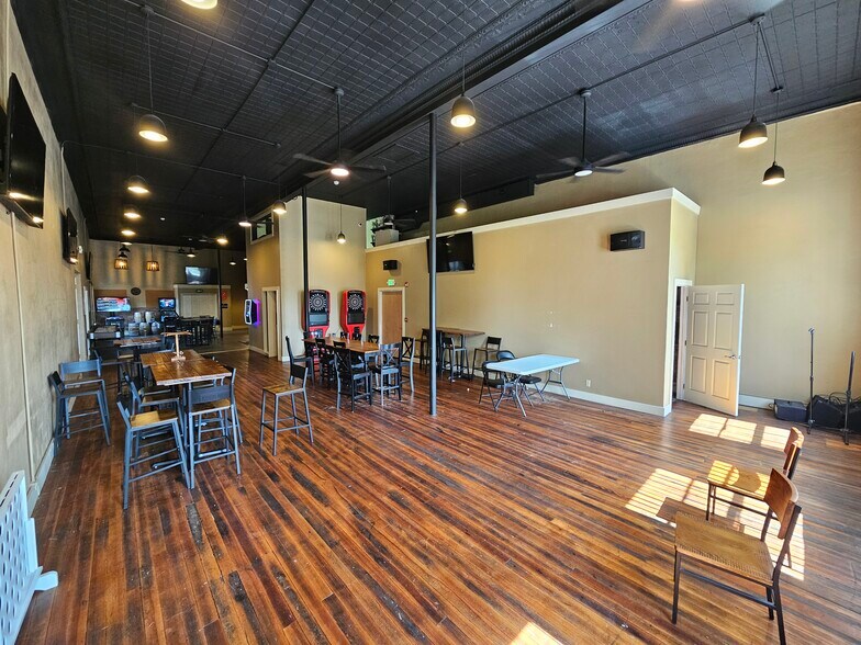 More Photos Of 124 Main St, Vincennes Office For Sale
