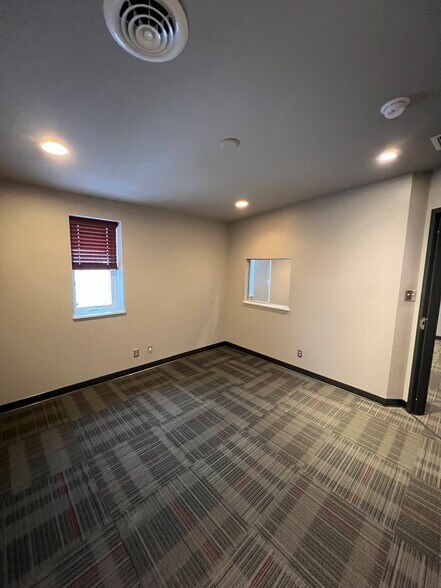 More Photos Of 616A-622 S Main St, Hebron Warehouse For Lease