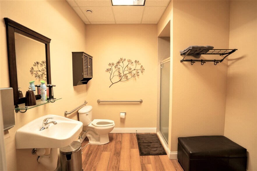 More Photos Of 1341 Providence Rd, Brandon Coworking Space