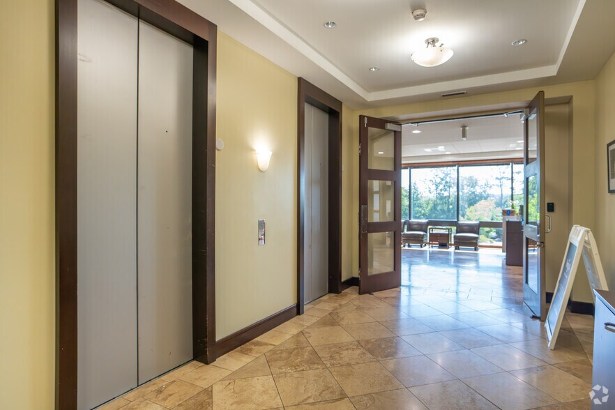 More Photos Of 1-2 Chase Corporate Dr, Hoover Coworking Space