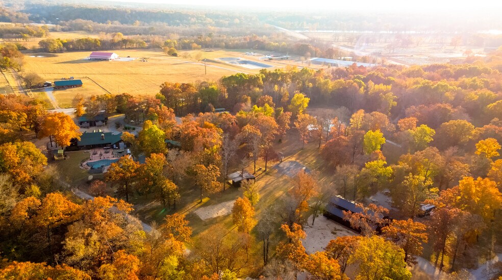 More Photos Of 446724 E 390 Rd, Langley Hotel For Sale