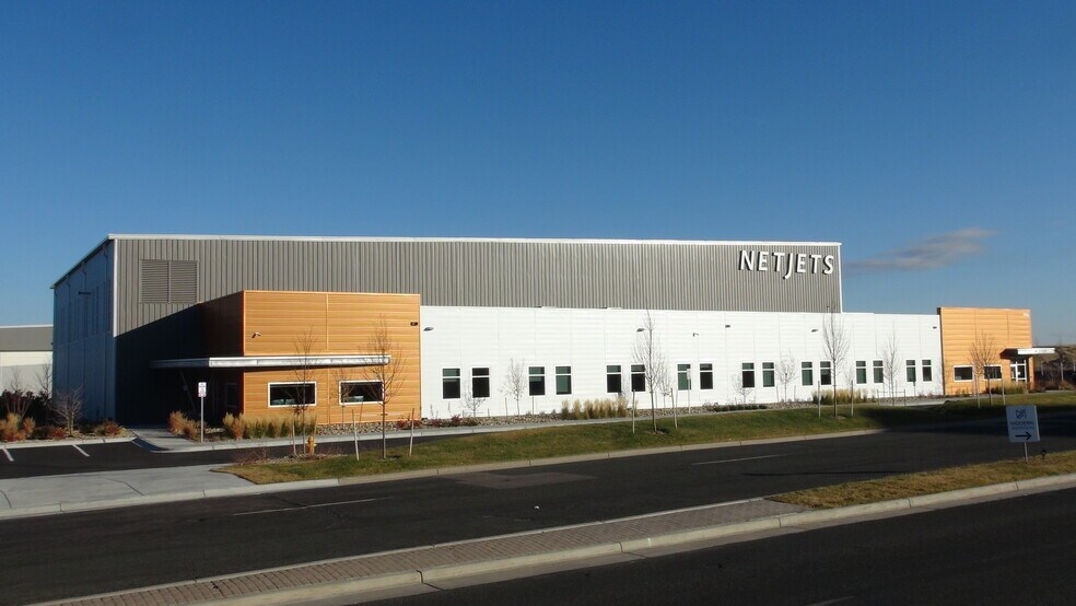 More Photos Of 8156 Interport Blvd, Englewood Airplane Hangar For Lease