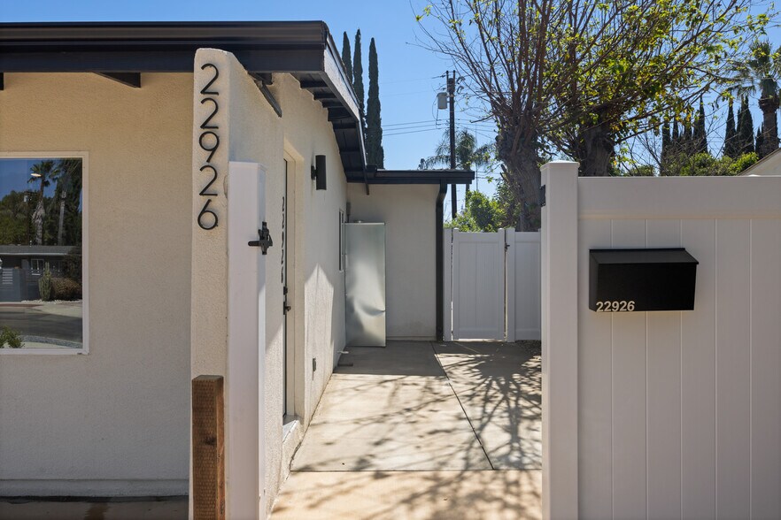 More Photos Of 22928 Leadwell St, West Hills Apartments For Sale