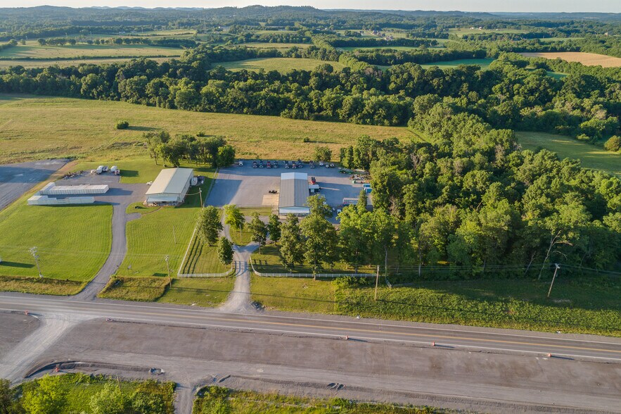 More Photos Of 2533 Highway 41A S, Shelbyville Showroom For Sale