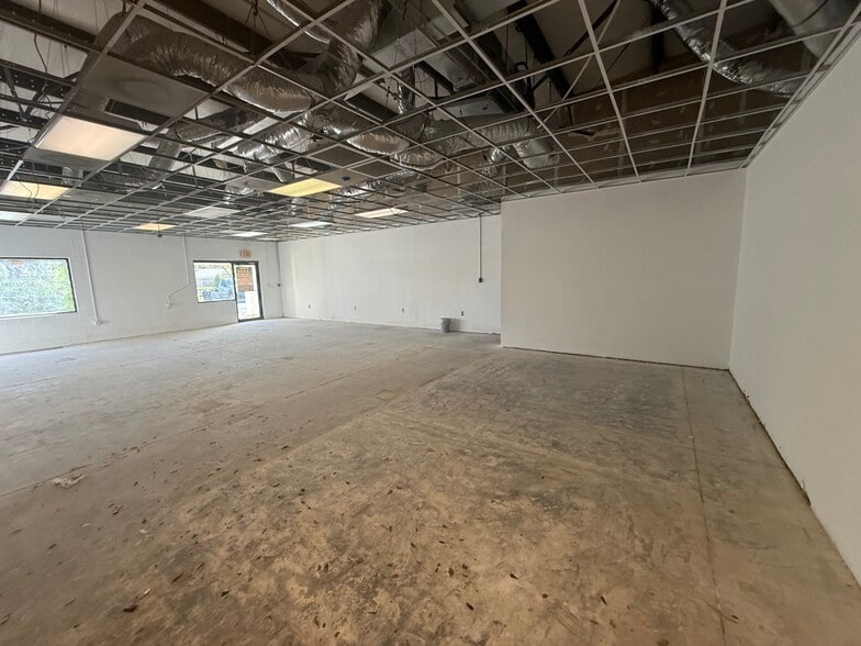 More Photos Of 2107-2129 E 63rd Ave, Bradenton Light Manufacturing For Lease