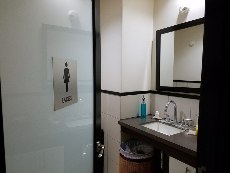 More Photos Of 24200-24228 Crenshaw Blvd, Torrance Restaurant For Lease