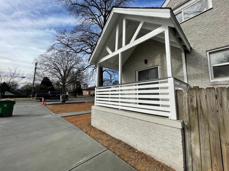 More Photos Of 1508 Remount Rd, Charlotte Showroom For Lease