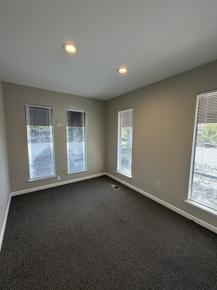 More Photos Of 4702-4704 Tieton Dr, Yakima Office Residential For Lease