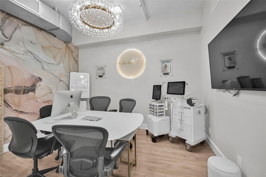 More Photos Of 1560 Lenox Ave, Miami Beach Office For Sale