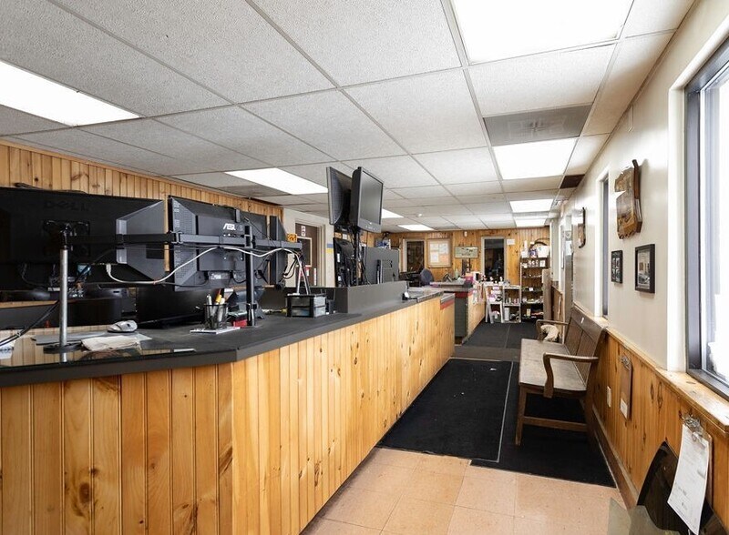 More Photos Of 1807 Erie Blvd W, Syracuse Warehouse For Lease