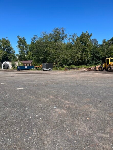 More Photos Of 392-424 Berlin St, East Berlin Land For Lease