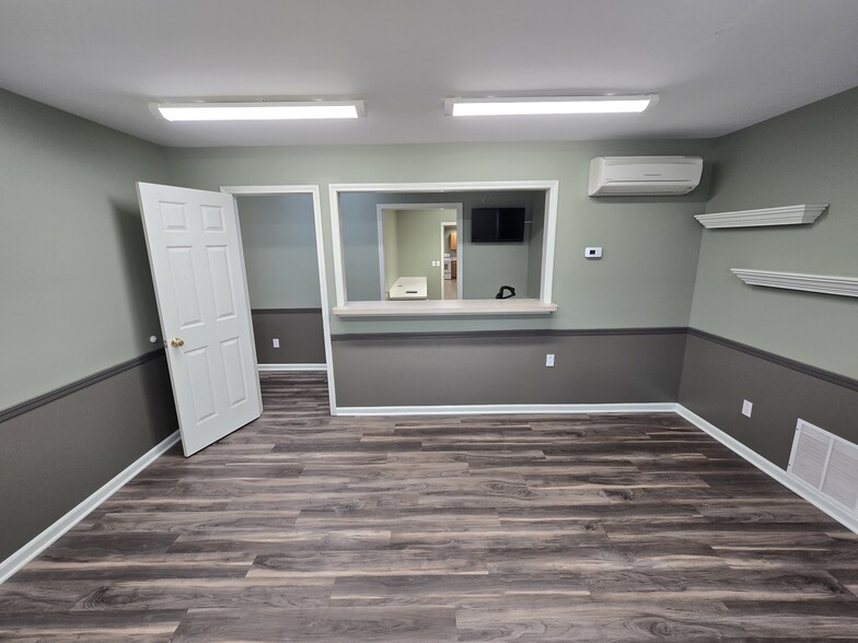 More Photos Of 151 Independence Dr, Union Flex For Sale