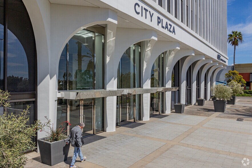More Photos Of 1 City Blvd W, Orange Office For Lease