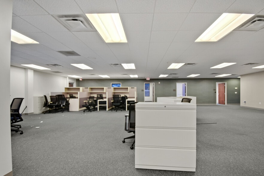 More Photos Of 9512 Sunbeam Center Dr, Jacksonville Office For Lease