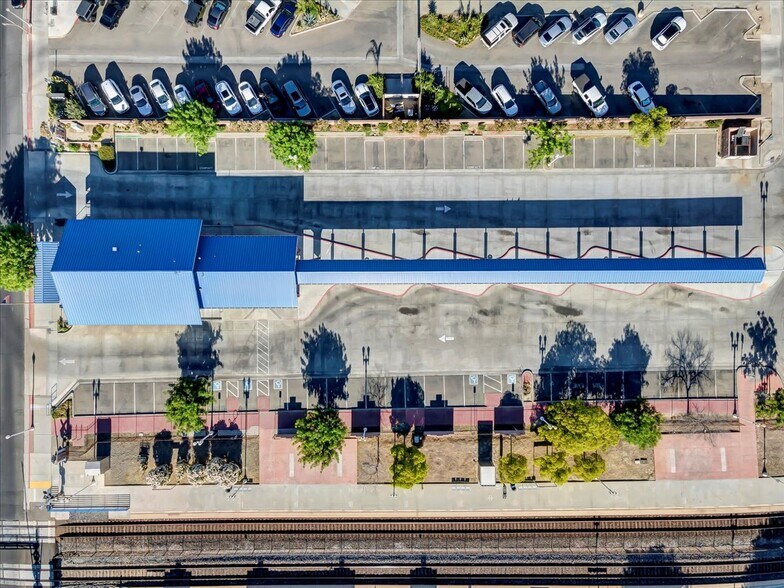 More Photos Of 504 W 7th St, Hanford Freestanding For Sale