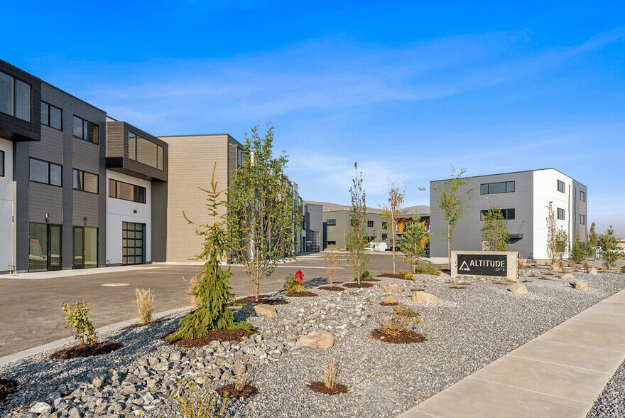 More Photos Of 4123 Forestdale Dr, Park City Showroom For Sale