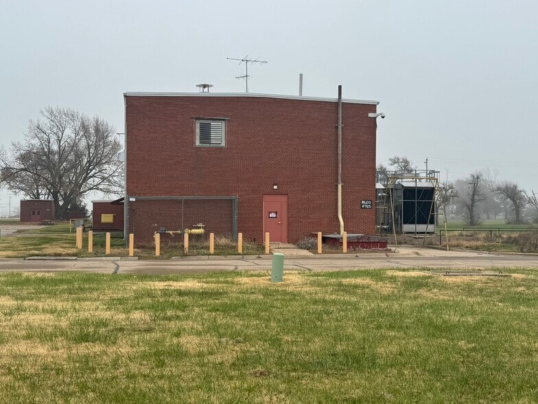 More Photos Of 6810 SE Dwight St, Topeka Industrial For Sale