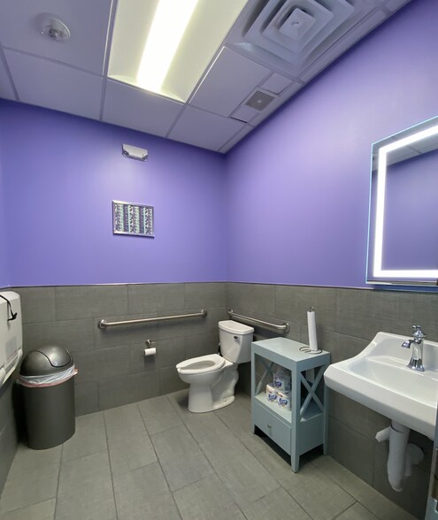 More Photos Of 788 S Watters Rd, Allen Medical For Lease