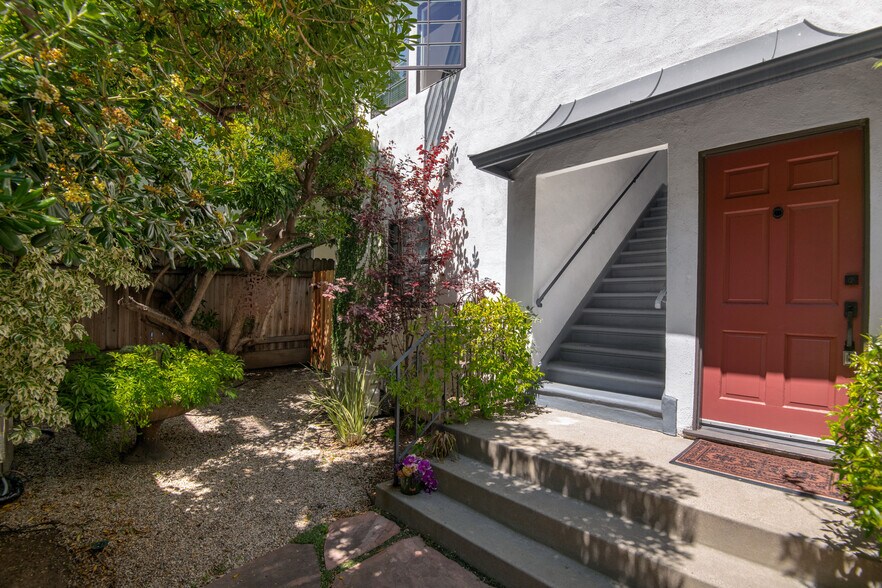 More Photos Of 921-925 16th St, Santa Monica Apartments For Sale