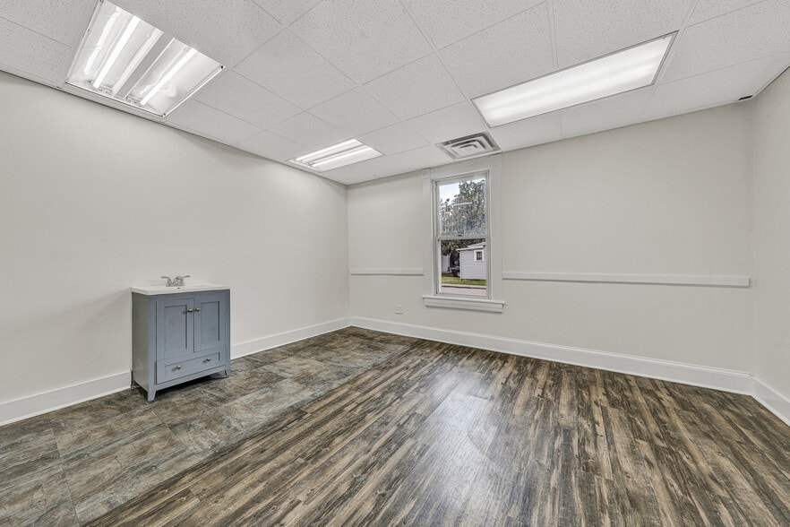 More Photos Of 628 S Colorado St, Salem Office For Sale