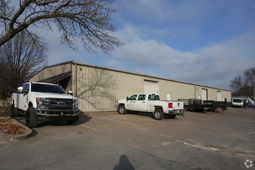 More Photos Of 2010 E Spruce Cir, Olathe Warehouse For Lease