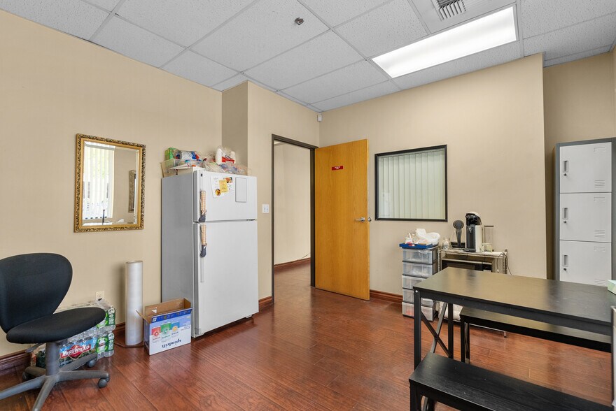 More Photos Of 28041 Smyth Dr, Valencia Light Manufacturing For Lease