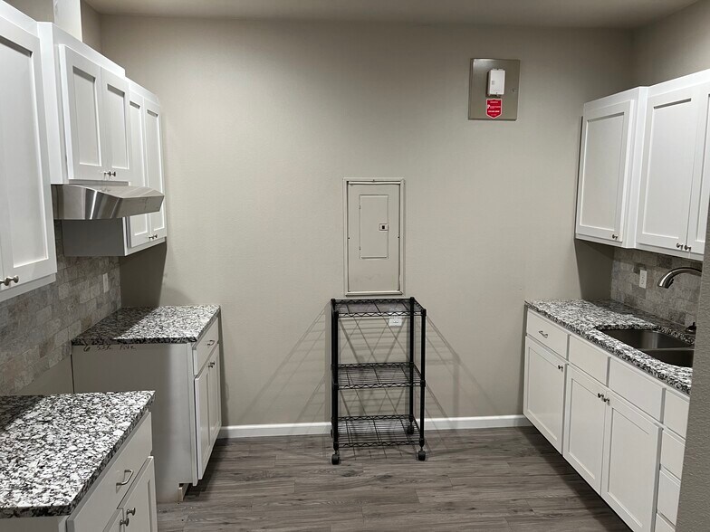 More Photos Of 3450 W 151st St S, Kiefer Warehouse For Lease