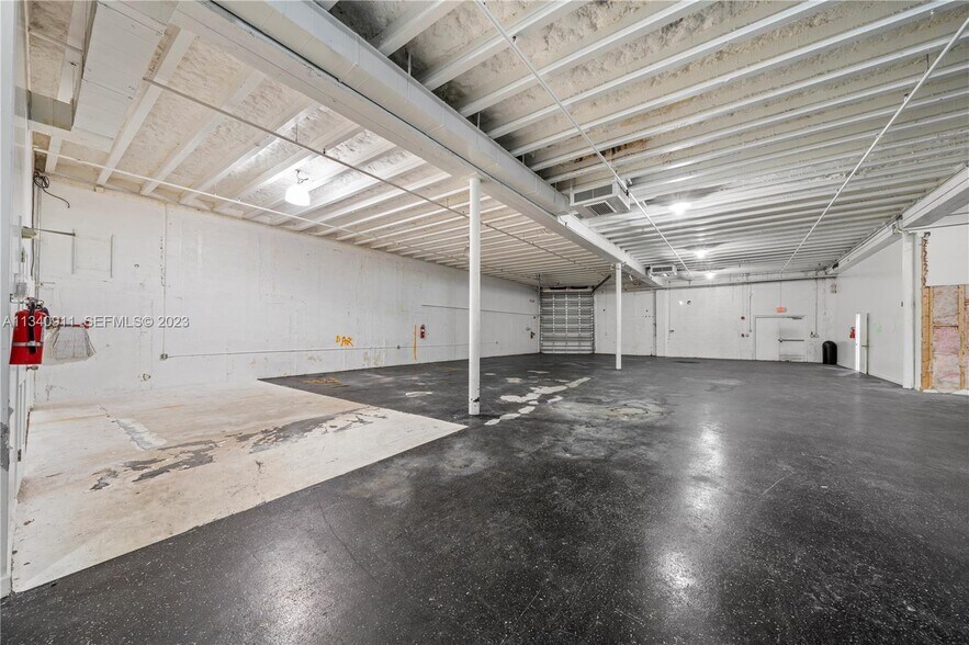 More Photos Of 2585 NW 21st Ter, Miami Warehouse For Lease
